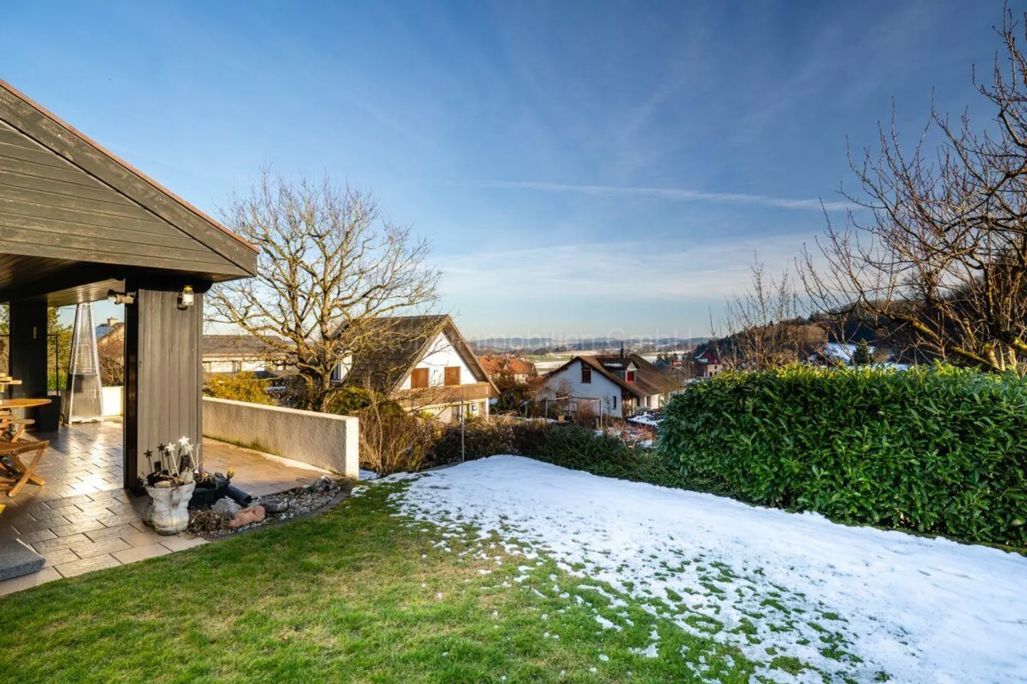 Geräumiges freistehendes Haus - Foto 2 von 25