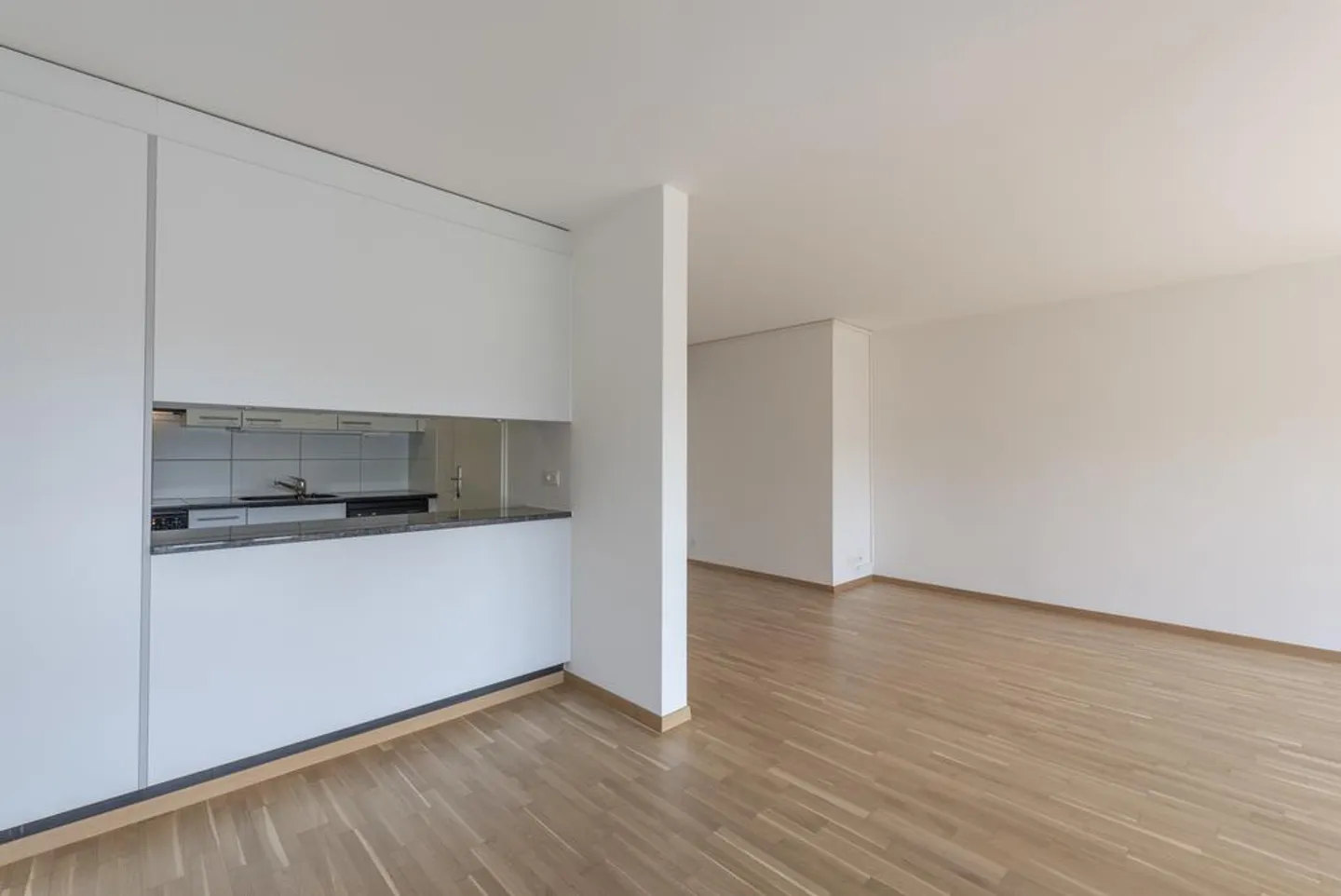 Geräumige Wohnung im Grünen - Foto 3 von 12