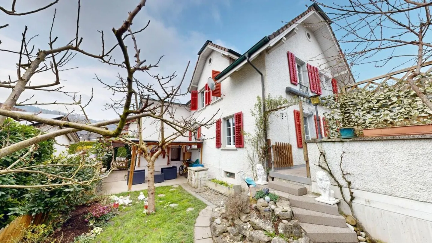 Casa unifamiliare con grande terrazza e giardino - molto potenziale per i creativi - Foto 1 di 22