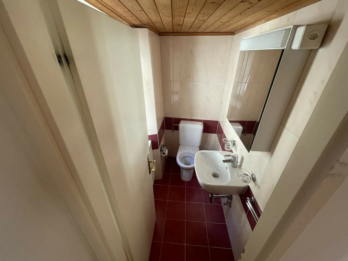 Vendesi casa unifamiliare di 3.5 locali su 3 piani a Solduno - Foto 8 di 11