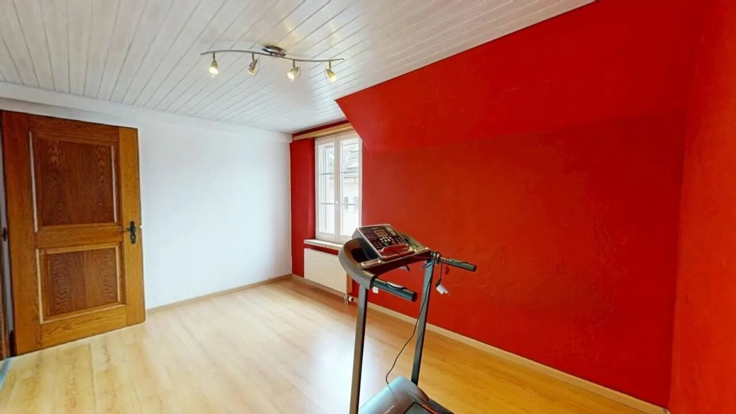 Casa unifamiliare con grande terrazza e giardino - molto potenziale per i creativi - Foto 11 di 22