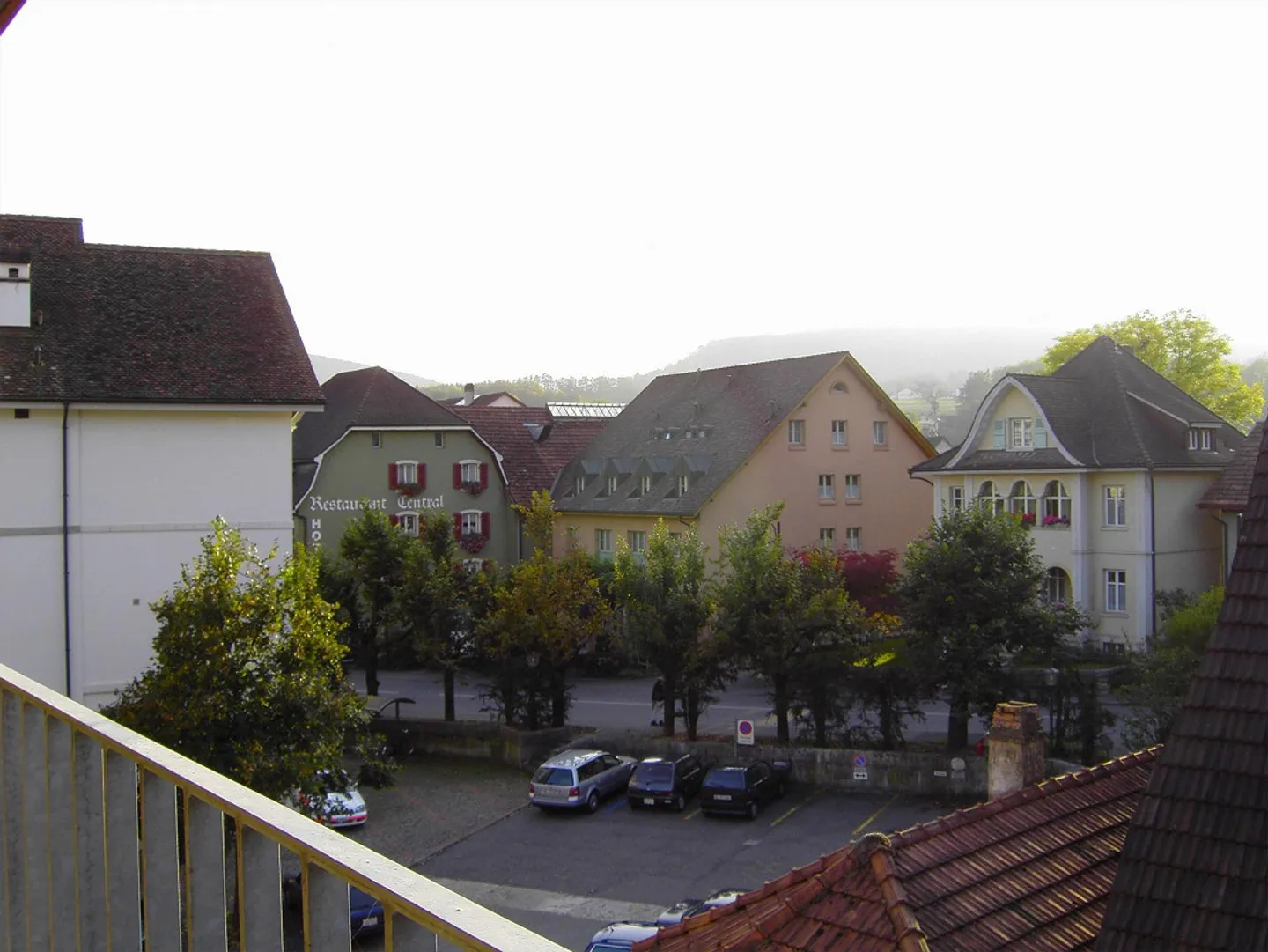 Modern 3-room apartment with balcony in the town center - Photo 4 of 9