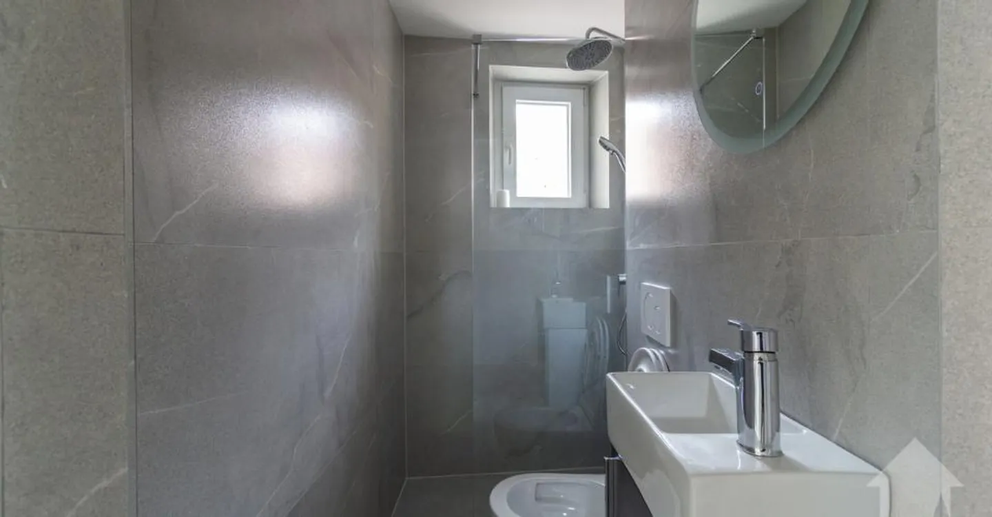 Fully renovated building in 2026 with a rental yield of 4.3% - Photo 8 of 13