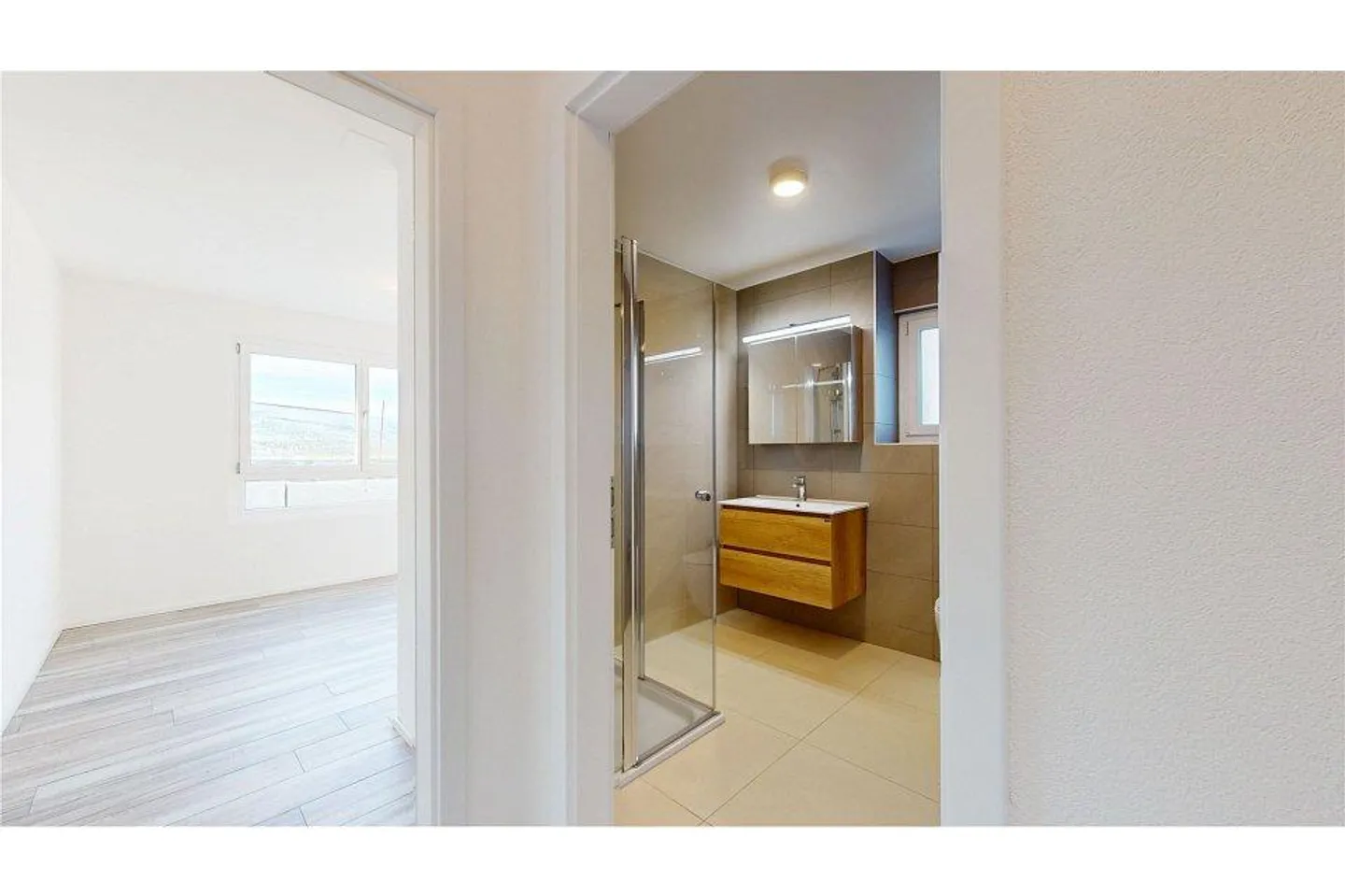 Magnificent 3.5 rooms of 100 m2 just 15 minutes from the center of Fribourg / Excl... - Photo 2 of 5