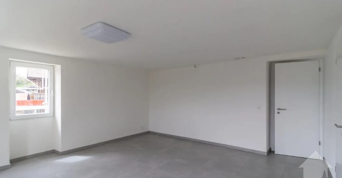 Fully renovated building in 2026 with a rental yield of 4.3% - Photo 5 of 13