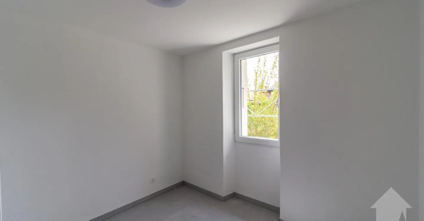 Fully renovated building in 2026 with a rental yield of 4.3% - Photo 10 of 13