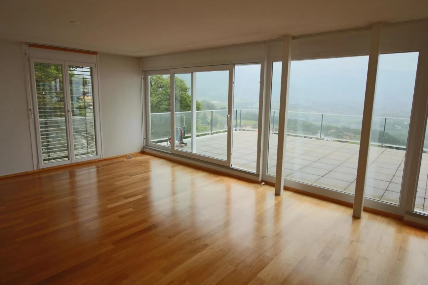 5.5 Room Apartment in Chardonne - Photo 6 of 11
