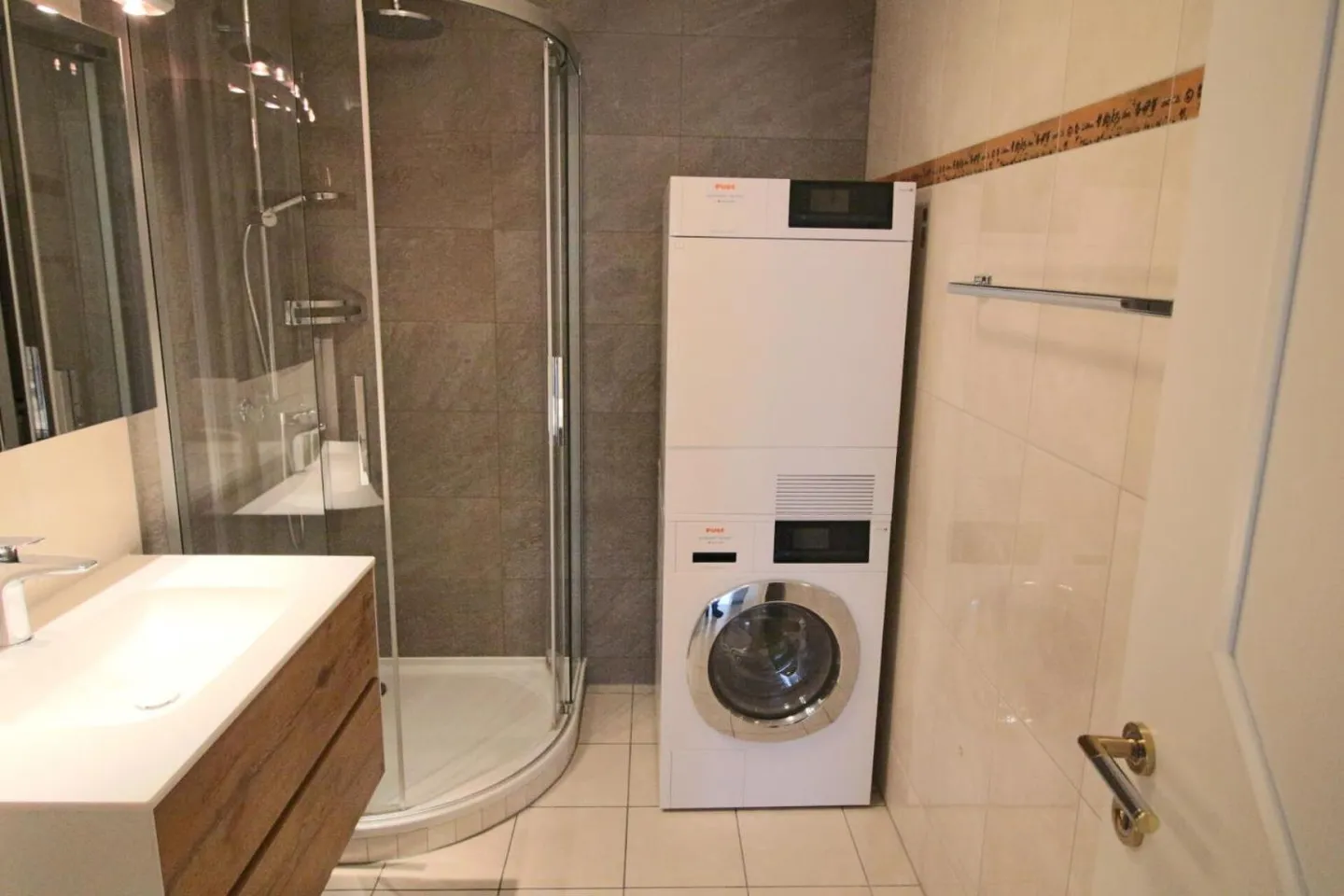 5.5 Room Apartment in Chardonne - Photo 9 of 11