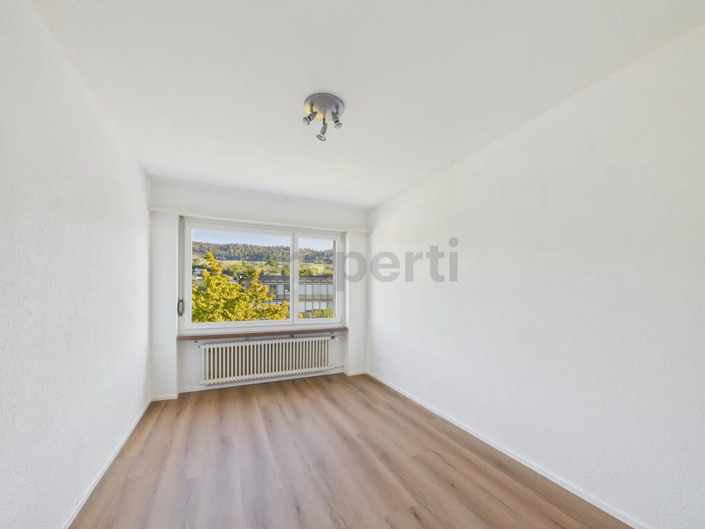 4.5/5.5 room apartment with private 120 m² rooftop terrace with glazed pavilion, fireplace, south balcony & underground parking space! - Photo 6 of 13