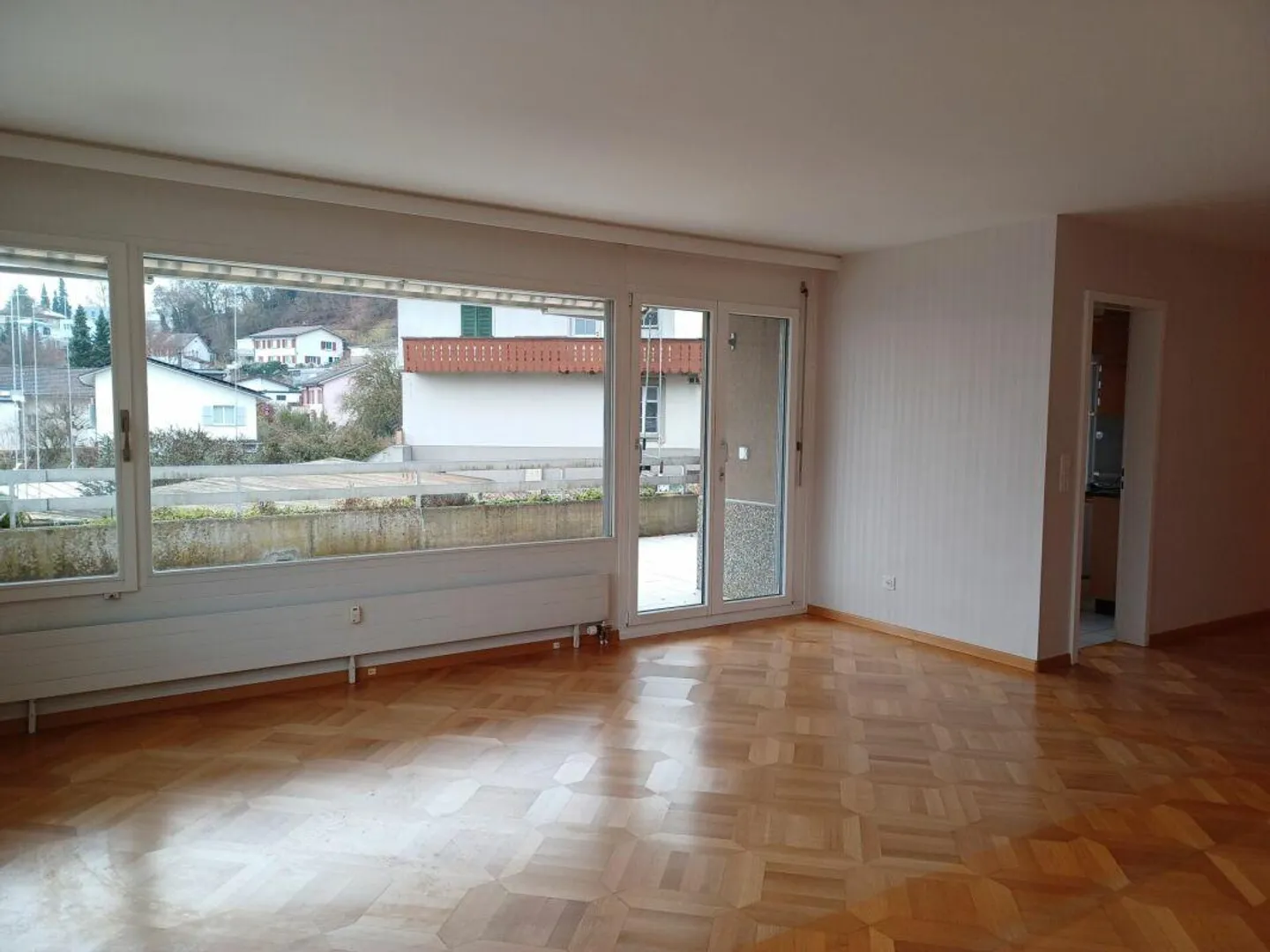 3- Zi. Wohnung mit grosser Terrasse - Foto 4 von 10