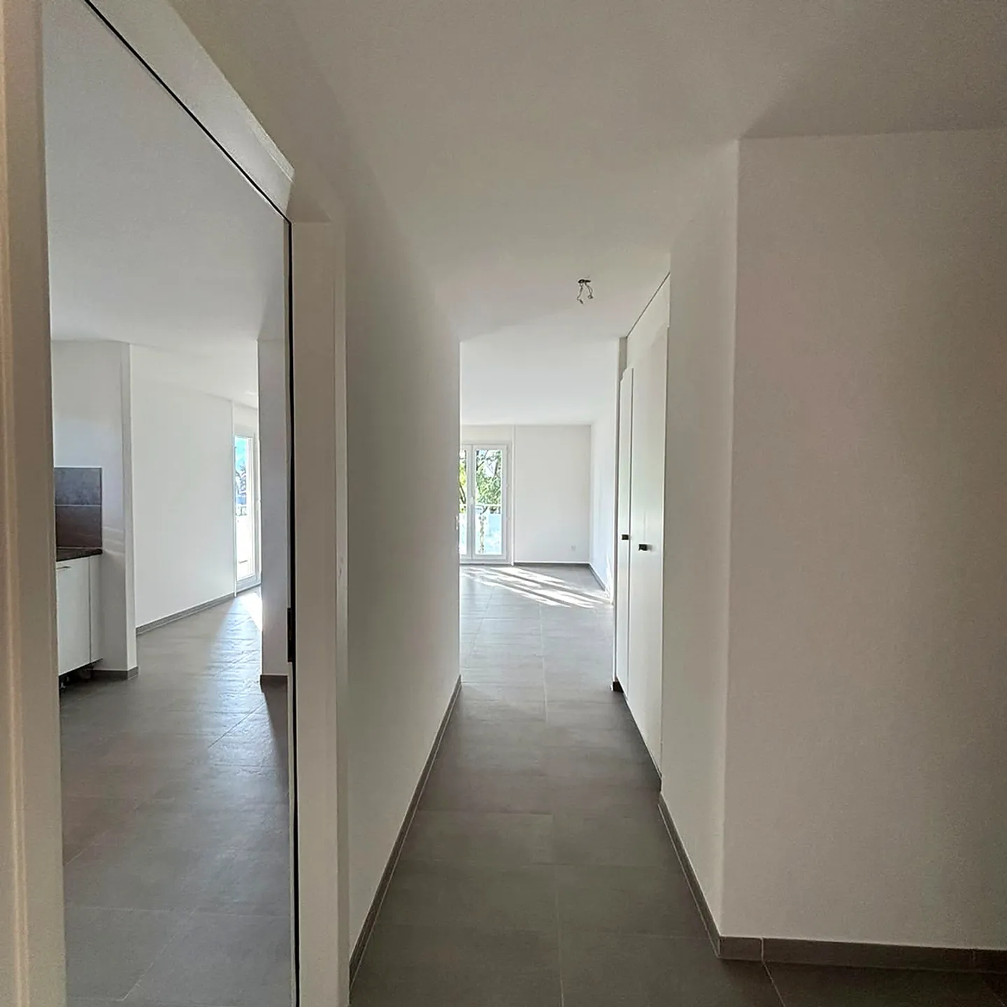 Apartment for rent - Photo 3 of 6