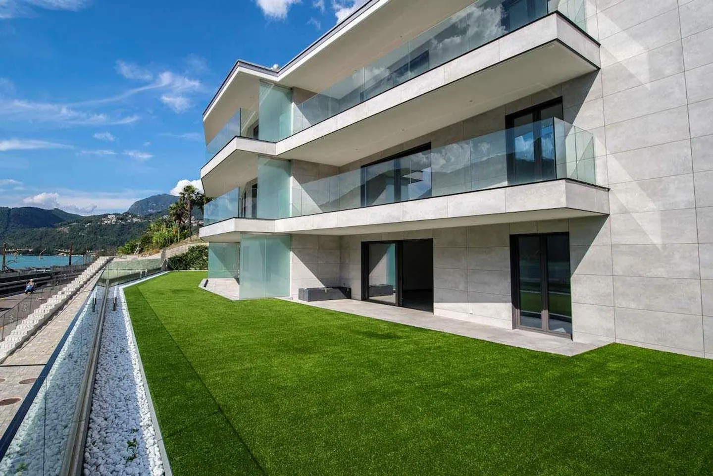 Vue sur le lac et jardin - Appartement moderne à Capolago - Photo 1 sur 11