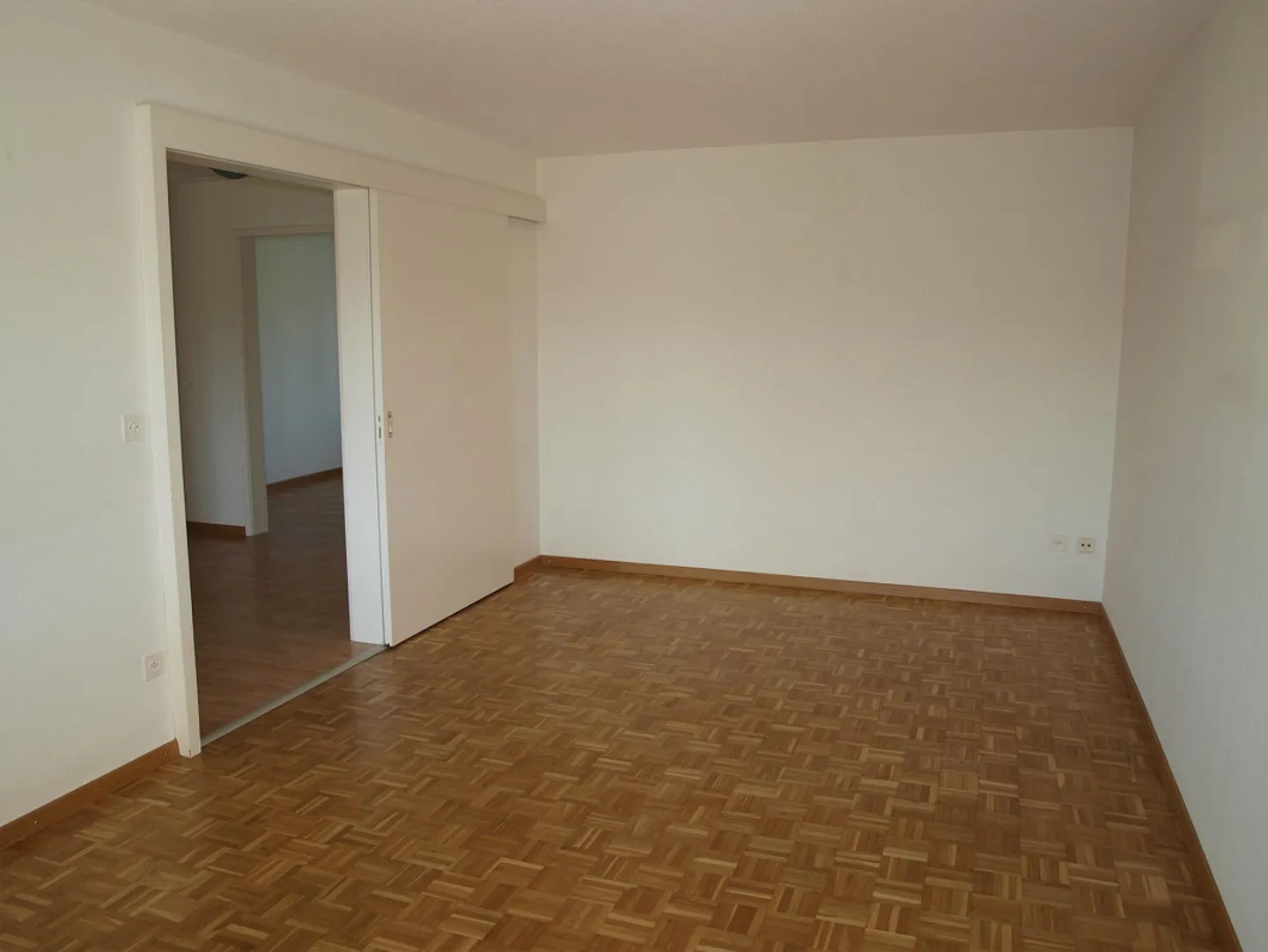 Ich bin hübsch, sonnig und umgeben von Grün - Foto 3 von 7