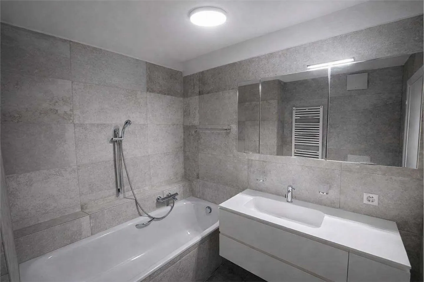 Vue sur le lac et jardin - Appartement moderne à Capolago - Photo 6 sur 11