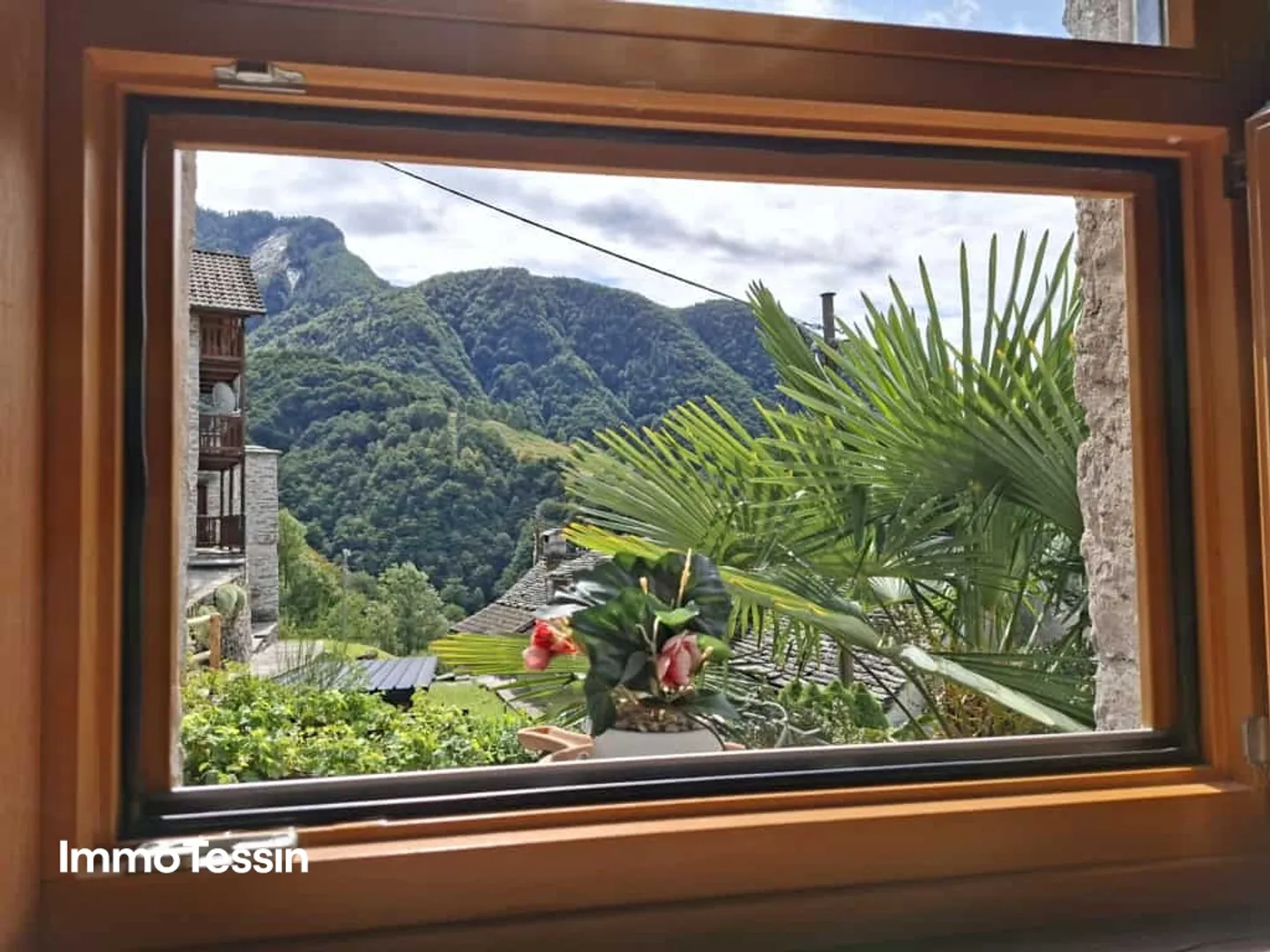 Rustico molto accogliente con loggia e giardino in una posizione tranquilla e soleggiata con vista sulle montagne - Foto 5 di 13