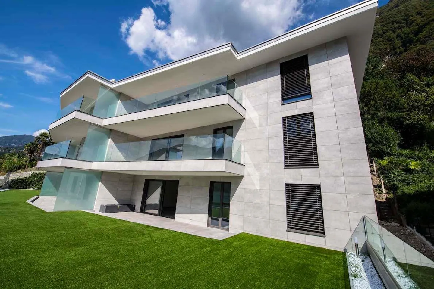 Vue sur le lac et jardin - Appartement moderne à Capolago - Photo 8 sur 11