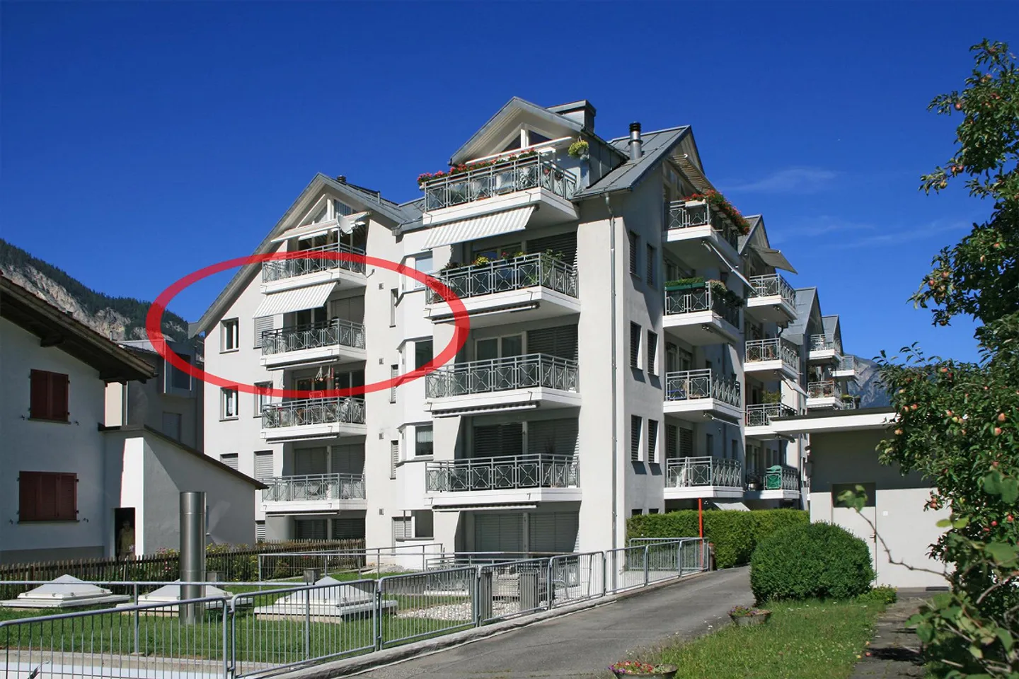 Luminoso appartamento di 4.5 locali – vivere in centro a Domat/Ems - Foto 1 di 13