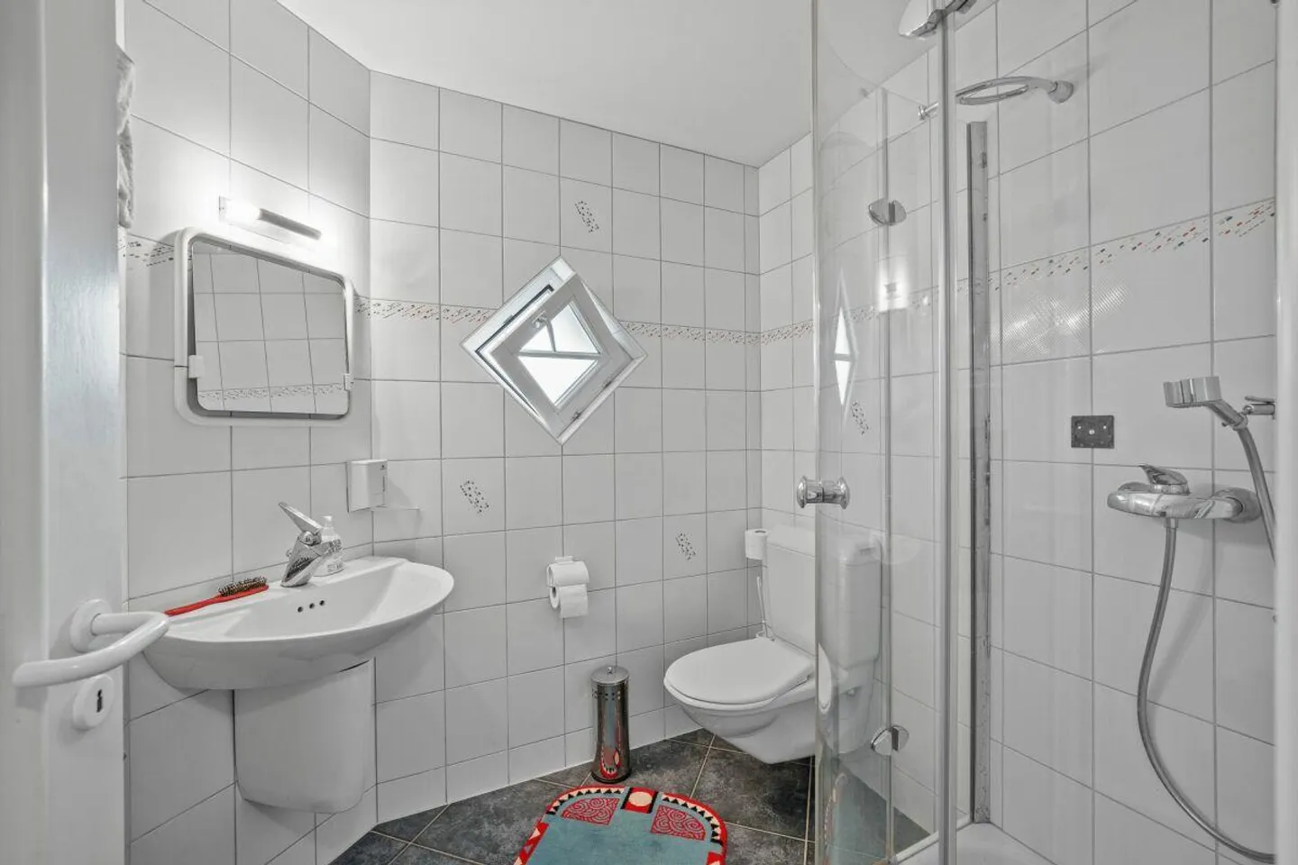 Attraktives Einfamilienhaus mit wunderschöner Seesicht! - Foto 10 von 15