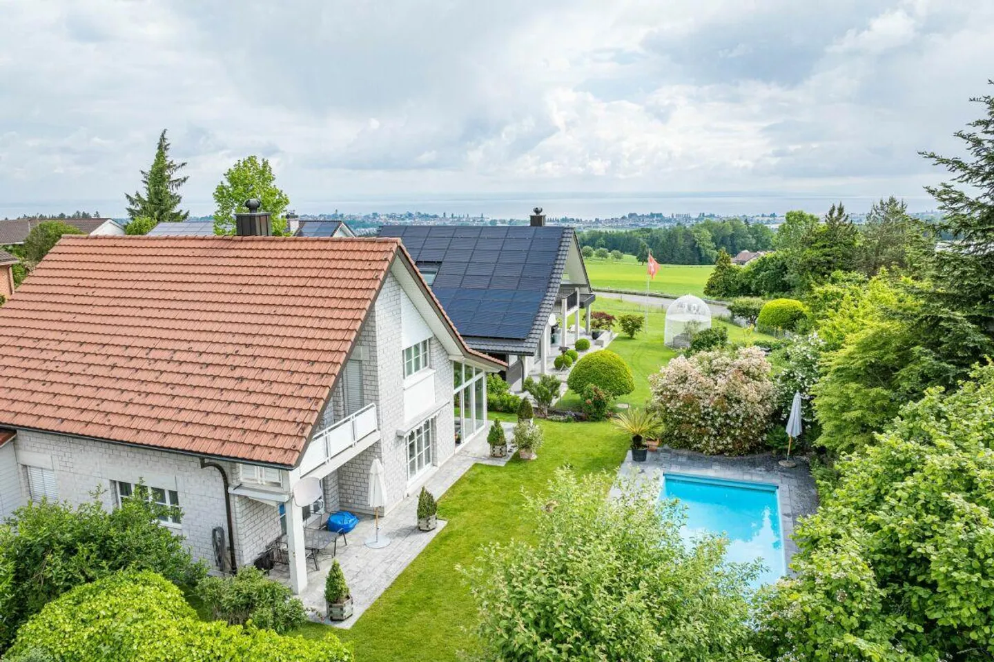Attraktives Einfamilienhaus mit wunderschöner Seesicht! - Foto 13 von 15