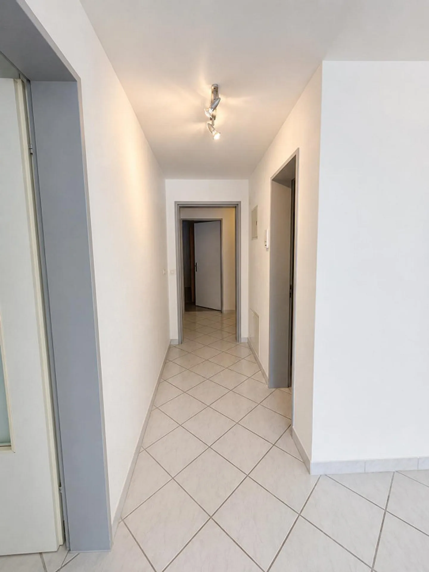 Luminoso appartamento di 4.5 locali – vivere in centro a Domat/Ems - Foto 7 di 13