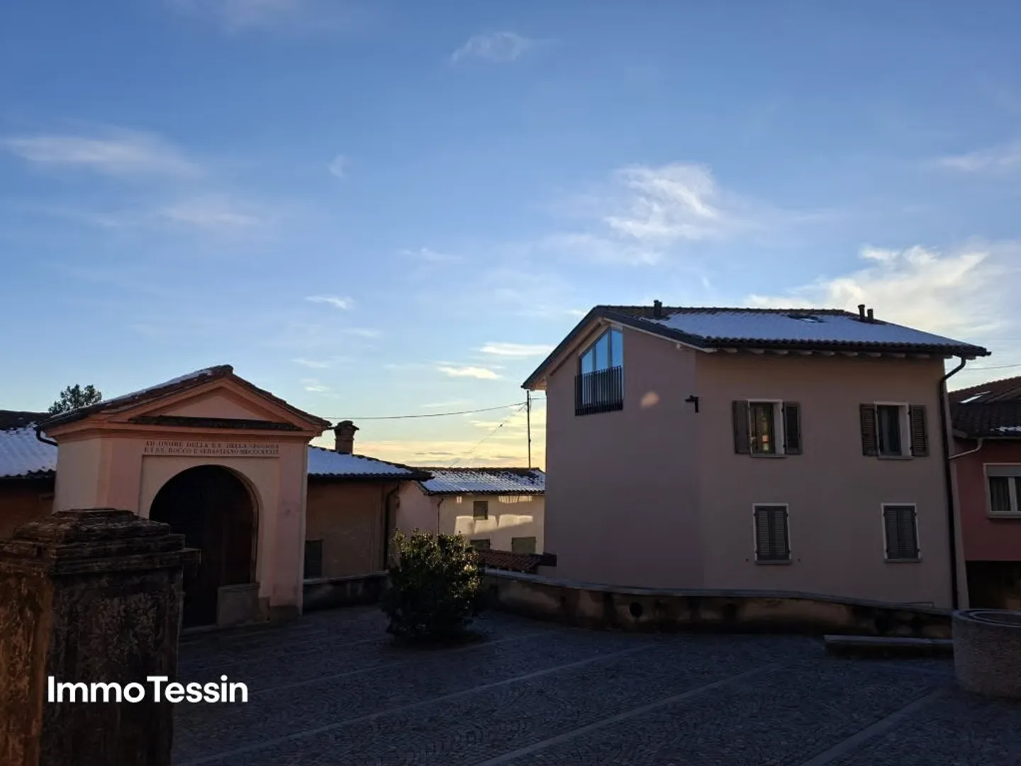 OPPORTUNITY: Elegant, luxuriously renovated multi-family house with 3 apartments in a sunny and quiet panoramic location - Photo 3 of 13