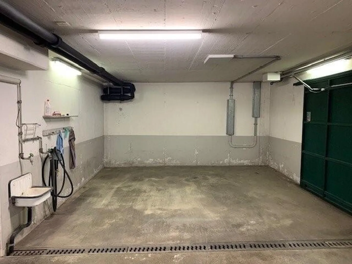 Parking space for rent - Photo 3 of 3