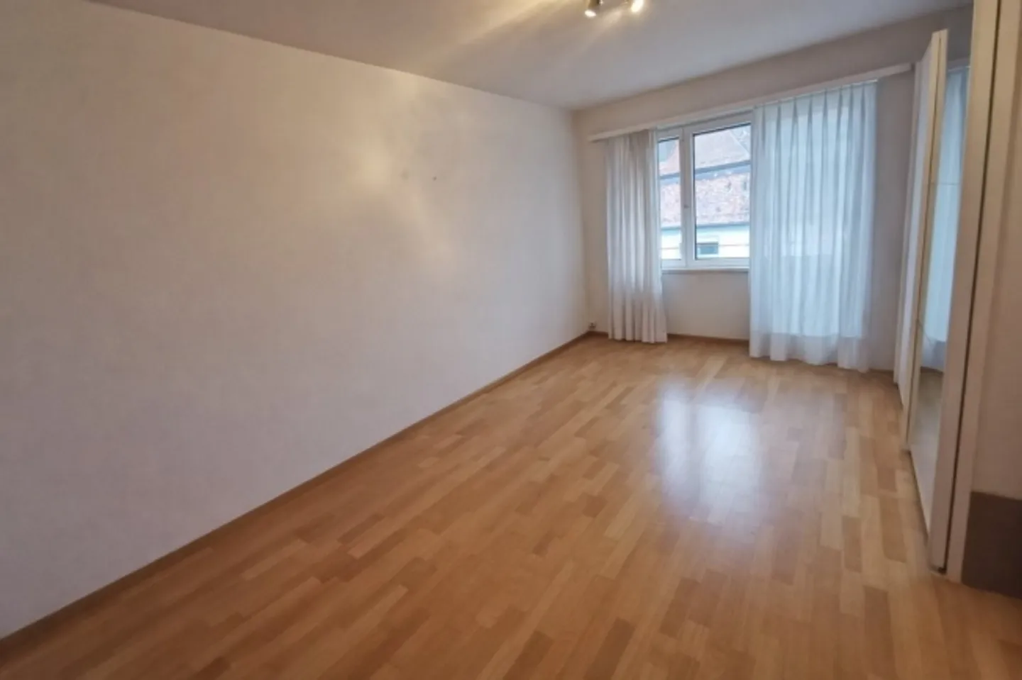 Spacious single apartment in a great location - near Irchelpark!! - Photo 2 of 4