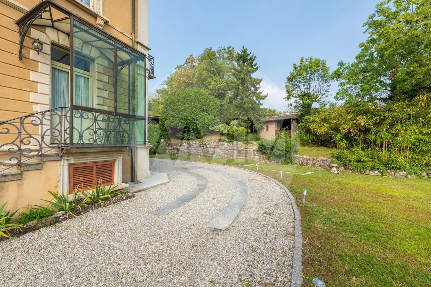 VILLA ÉLÉGANTE ART NOUVEAU, IDÉALE POUR FONDATIONS OU STUDIOS PROFESSIONNELS - Photo 13 sur 16