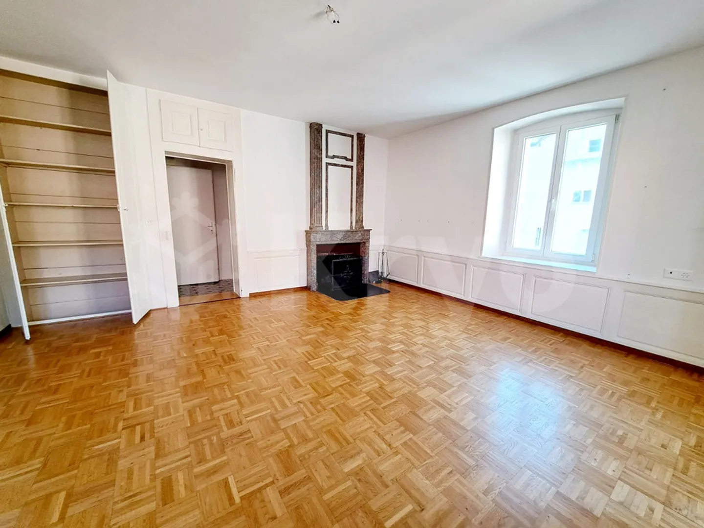 PETITE-RUE 4, 2,5-Zimmer-Wohnung mit Kamin - Foto 2 von 7