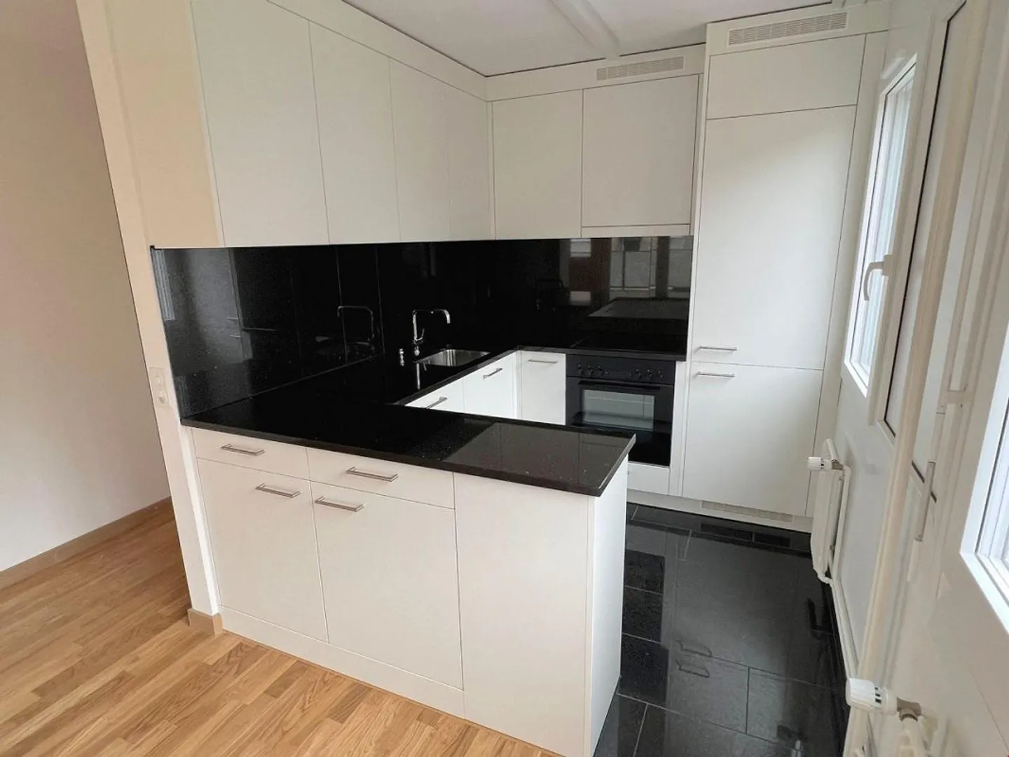 Wunderschone 3.5 Zimmer Wohnung an toller Lage - Foto 2 von 8