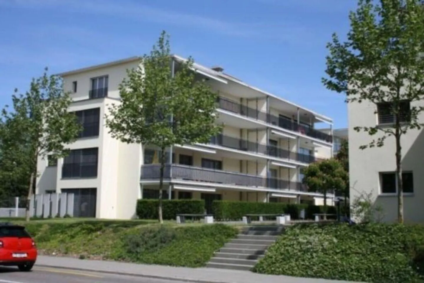 Appartement penthouse ensoleillé de 3,5 pièces - Photo 2 sur 12