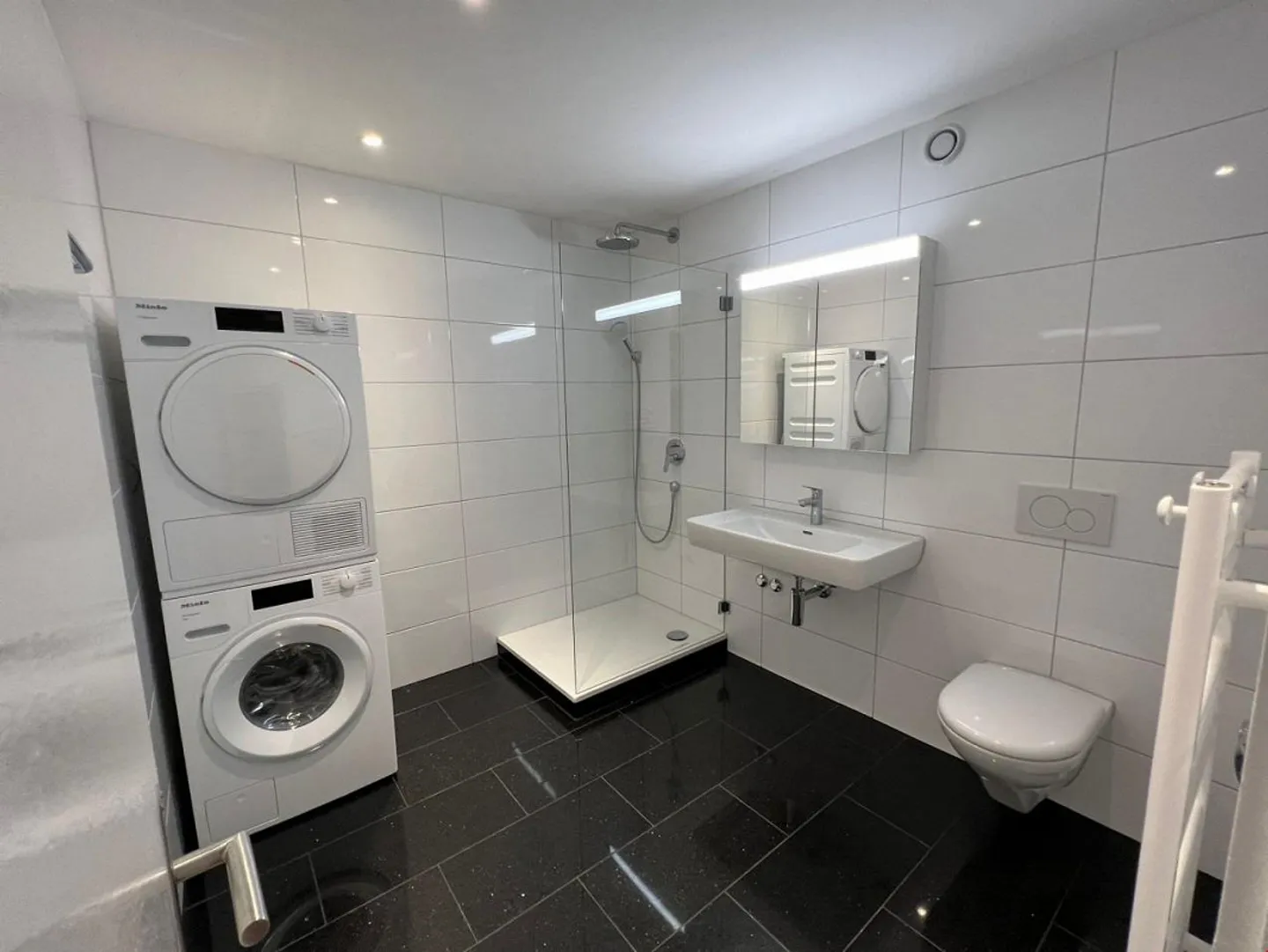 Wunderschone 3.5 Zimmer Wohnung an toller Lage - Foto 6 von 8