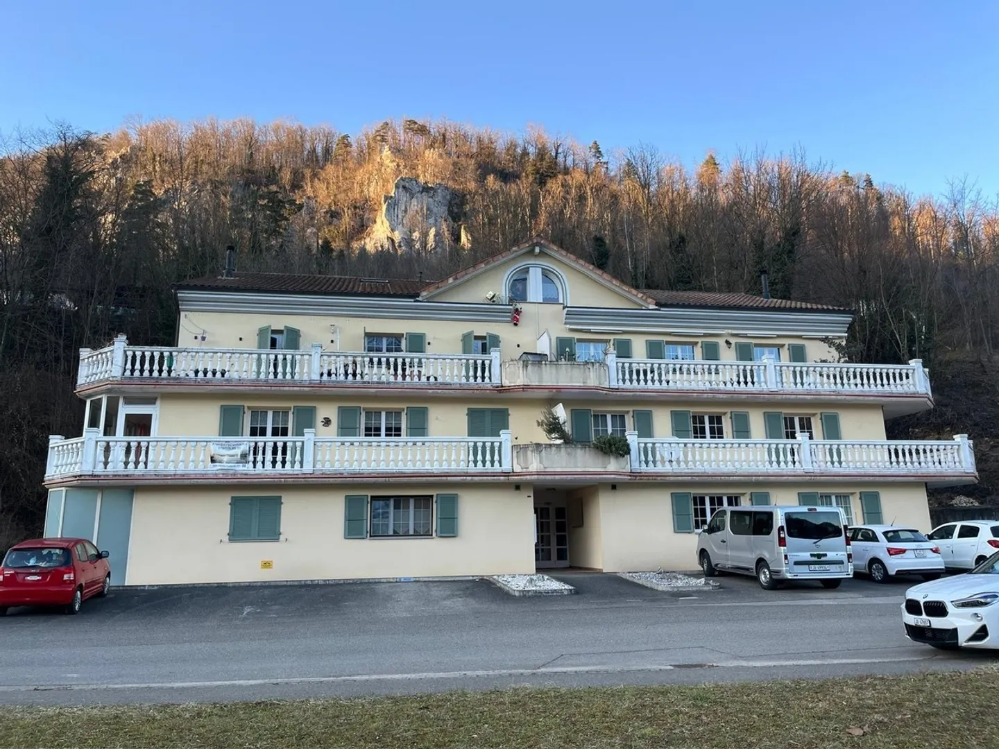 Geräumige 5,5-Zimmer-Wohnung 150m2 mit großer Terrasse und Keller. - Foto 1 von 10