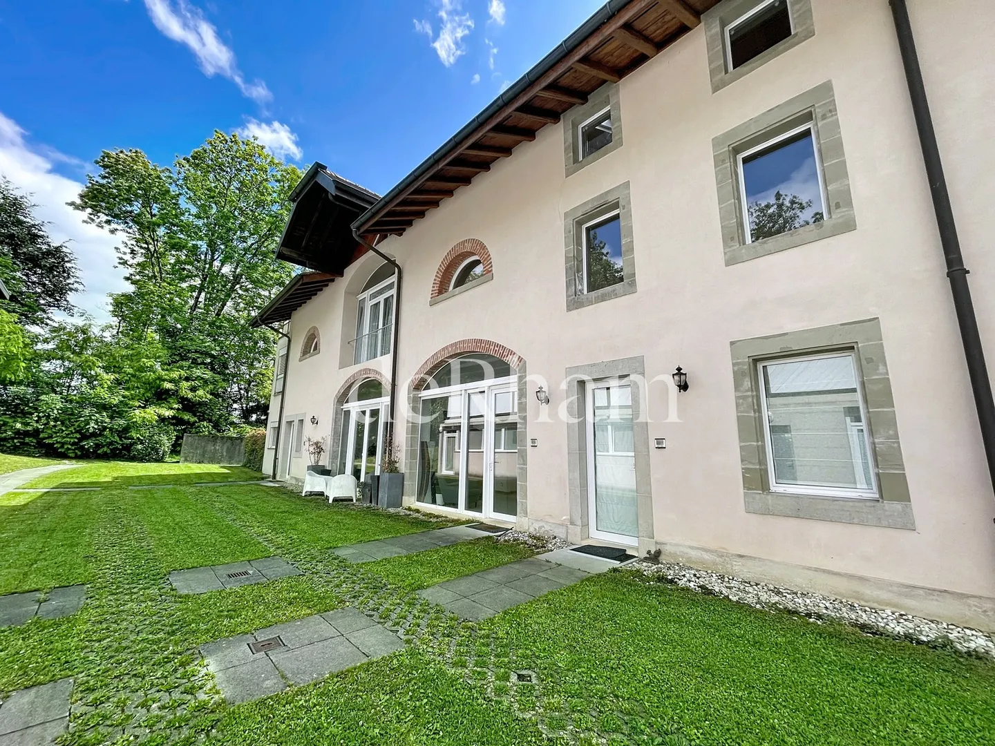 Magnificent 8.5-room apartment with terrace and garden - Photo 1 of 13