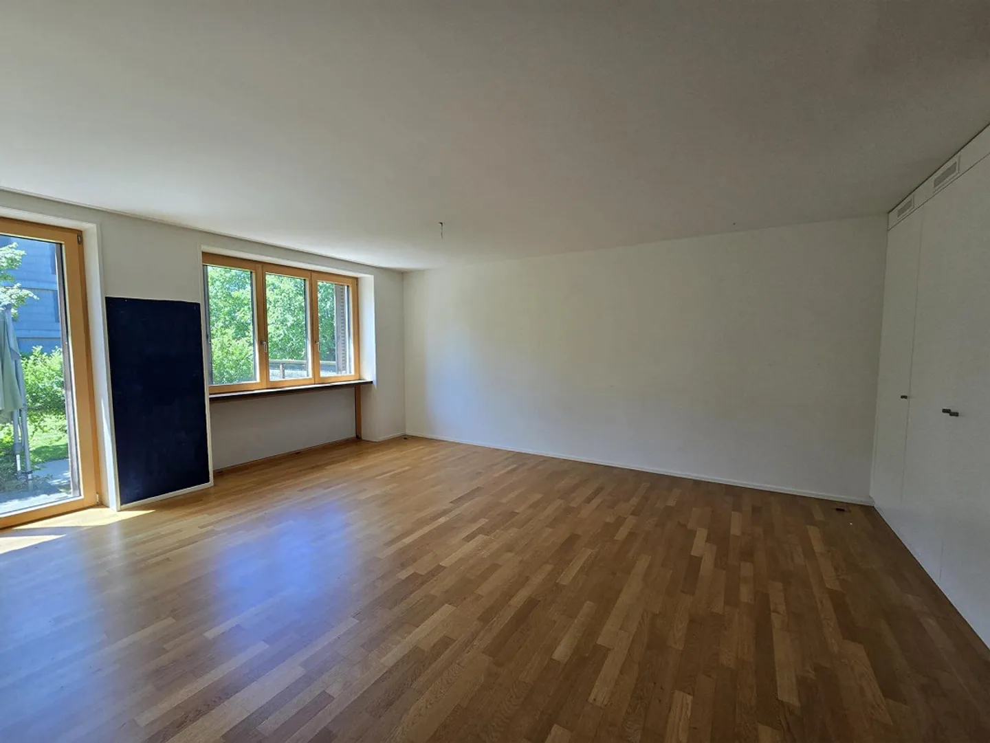 Maison individuelle en bande de 4,5 pièces dans le quartier populaire de Neugrüen - Photo 2 sur 6