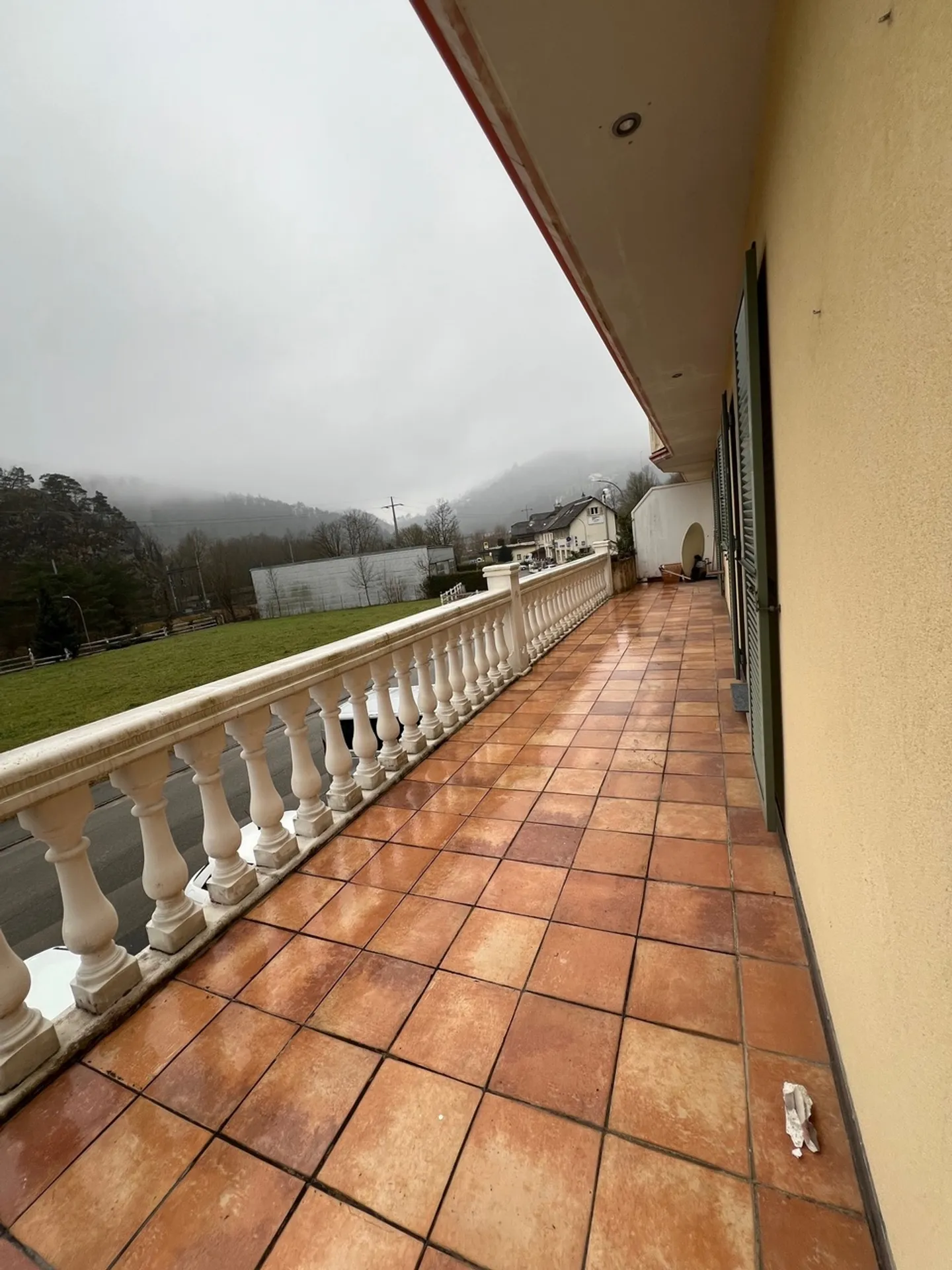 Geräumige 5,5-Zimmer-Wohnung 150m2 mit großer Terrasse und Keller. - Foto 5 von 10