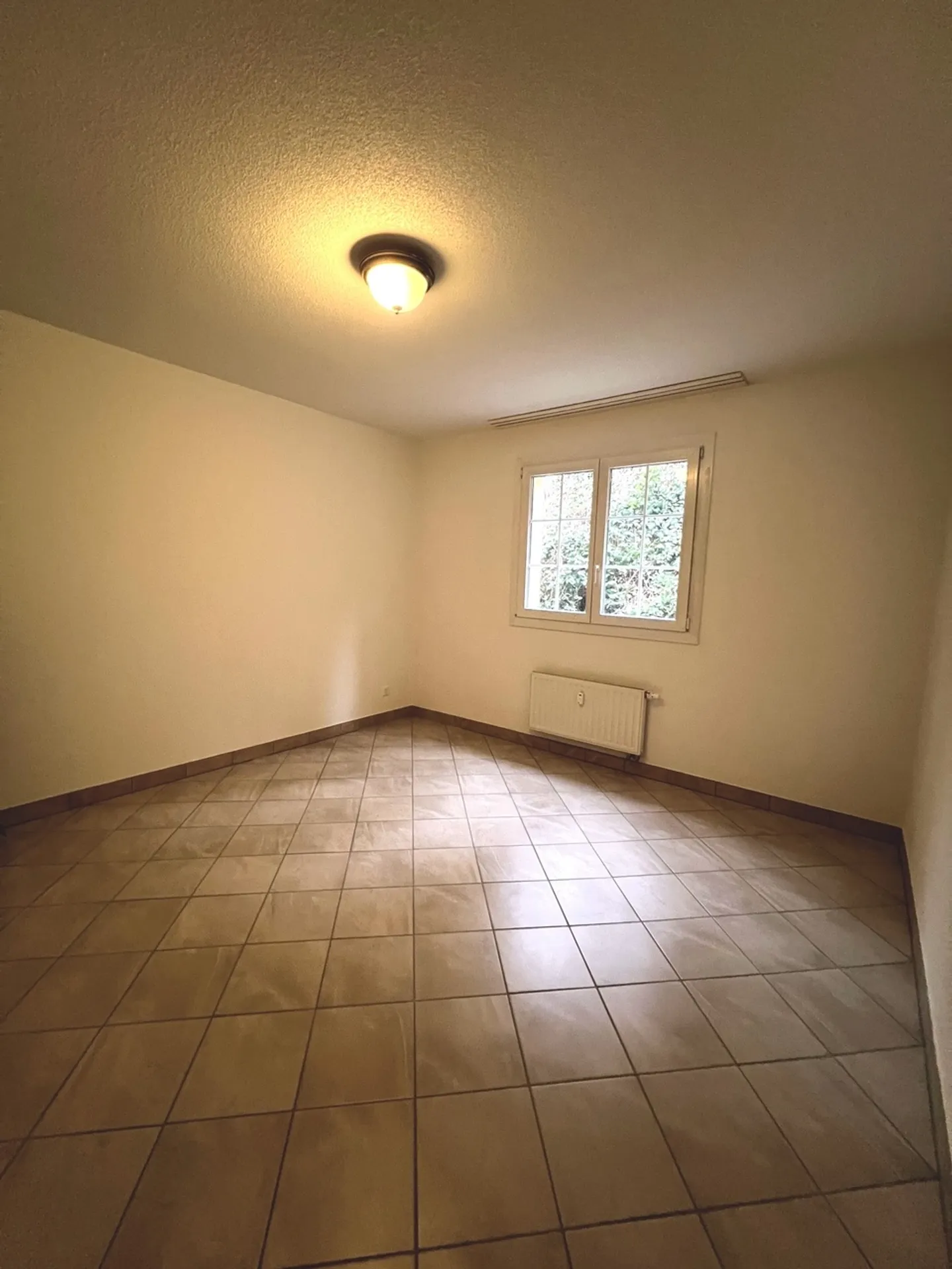 Geräumige 5,5-Zimmer-Wohnung 150m2 mit großer Terrasse und Keller. - Foto 9 von 10