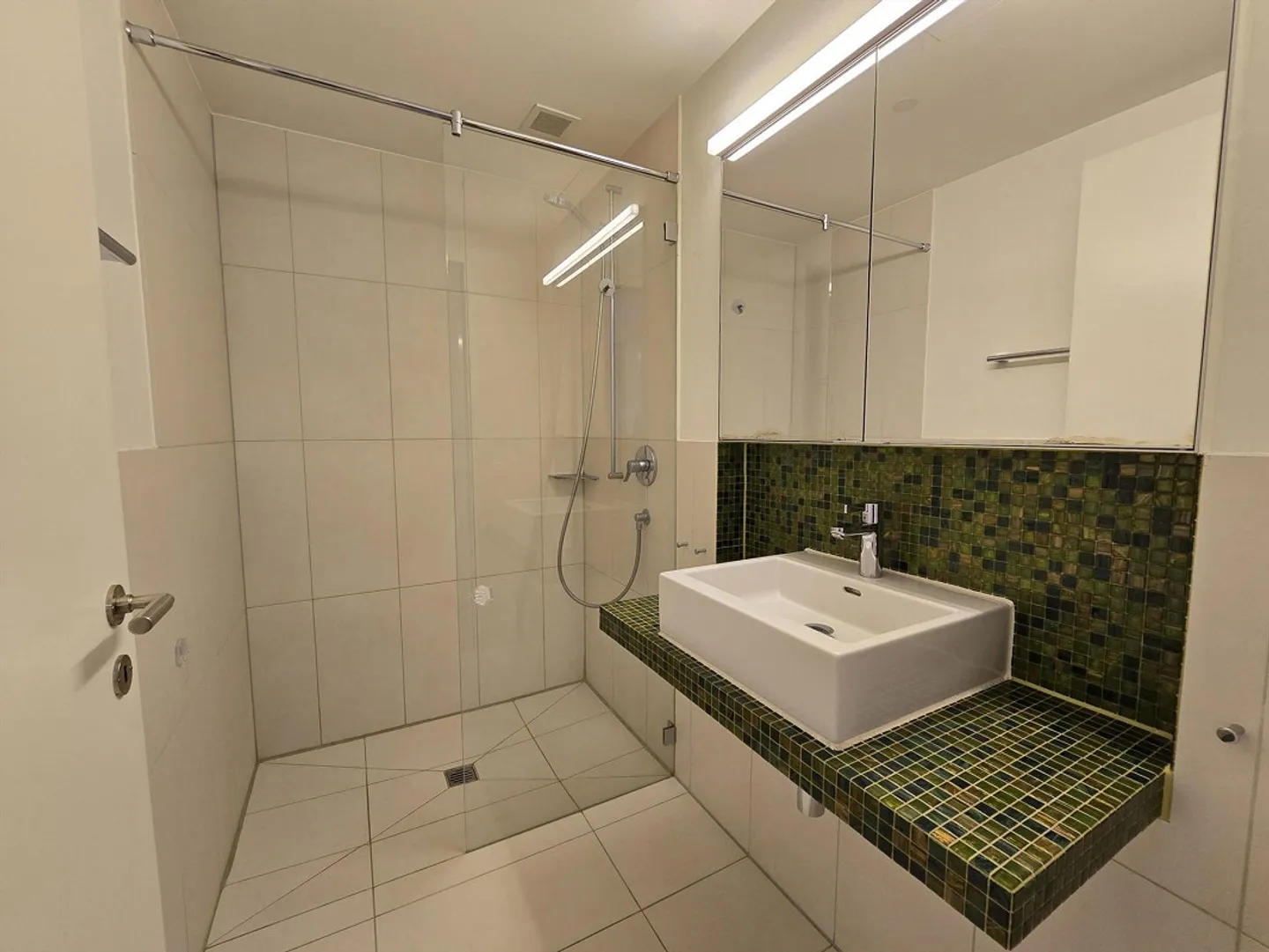 Maison individuelle en bande de 4,5 pièces dans le quartier populaire de Neugrüen - Photo 4 sur 6