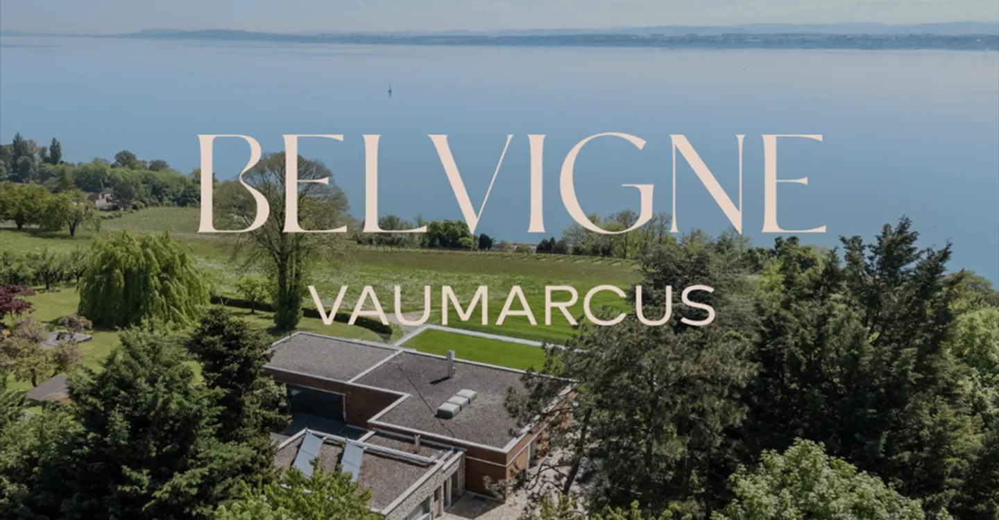 Elegante Casa Familiare con Vista Lago - Foto 1 di 10
