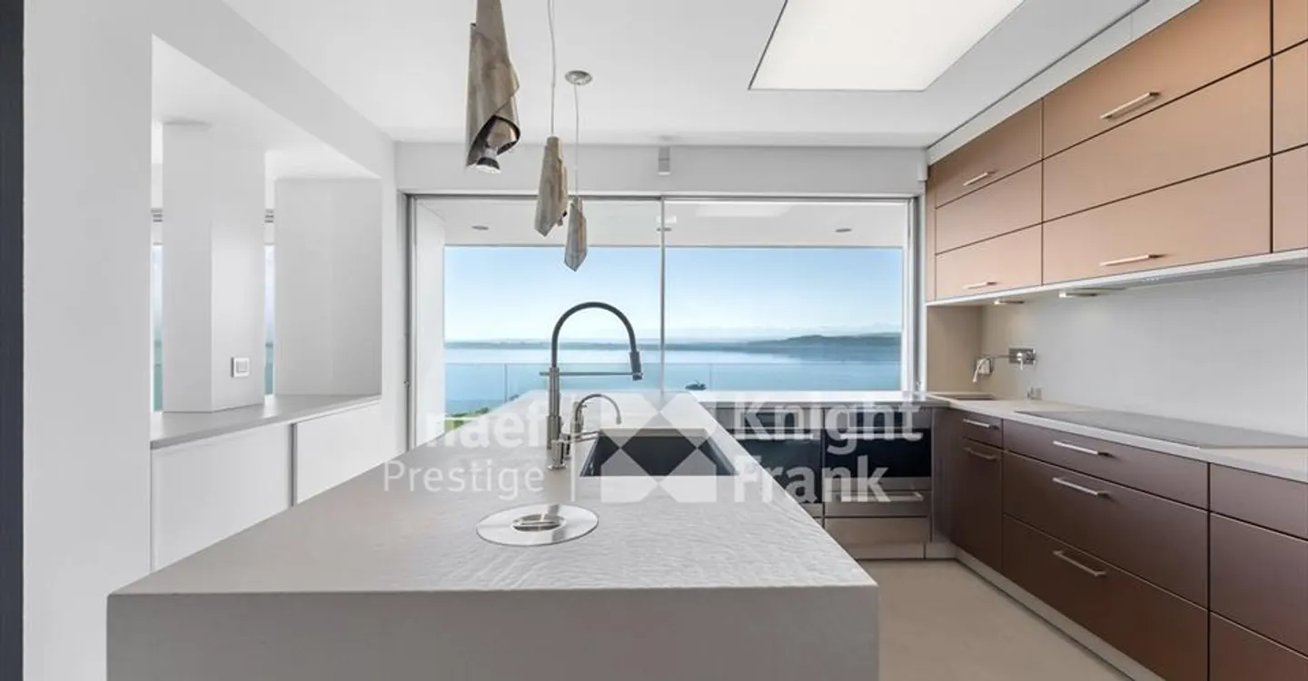 Elegante Casa Familiare con Vista Lago - Foto 2 di 10