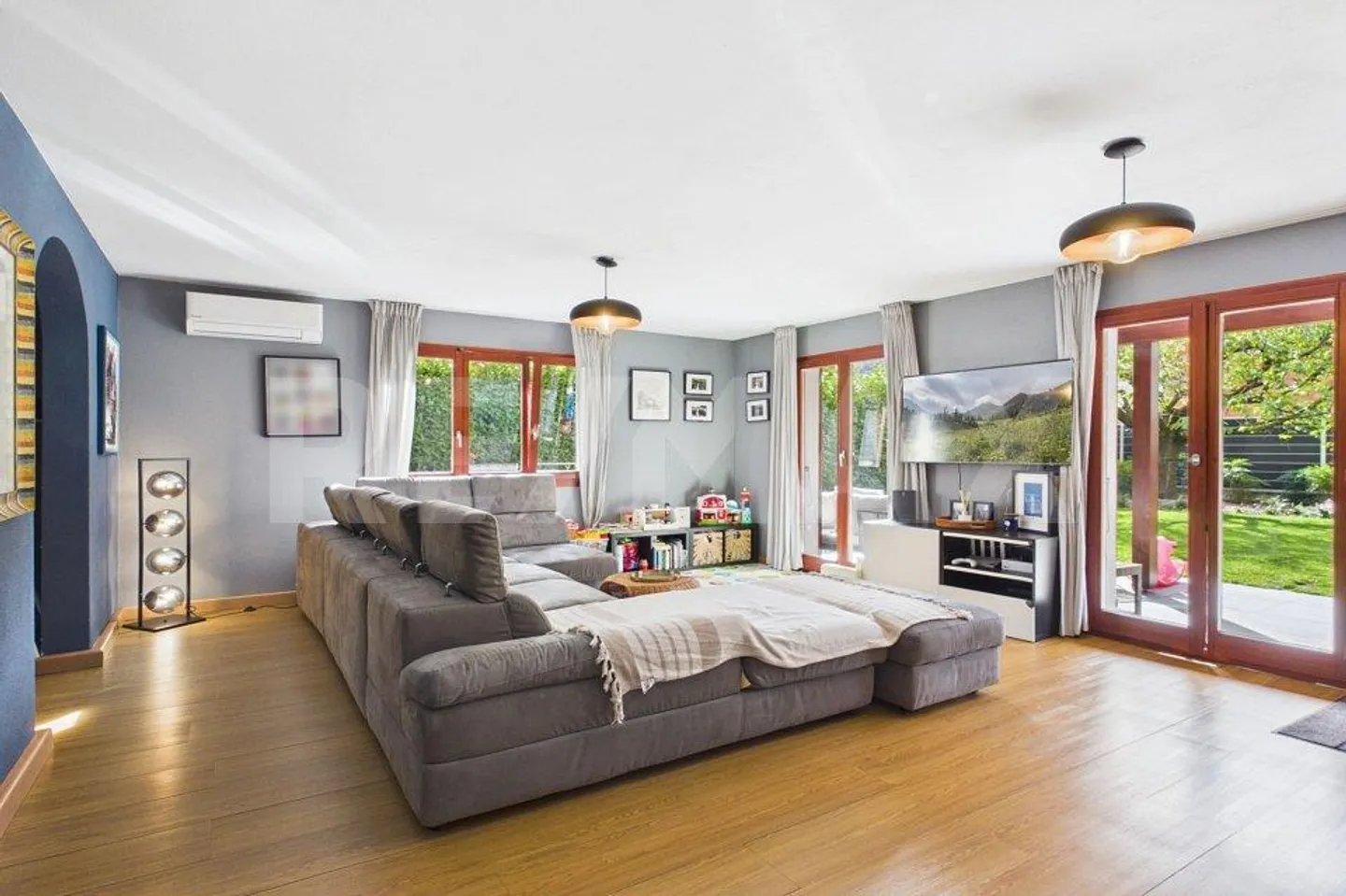In Capolago, ein Haus, das für das Familienleben gedacht ist - Foto 2 von 13