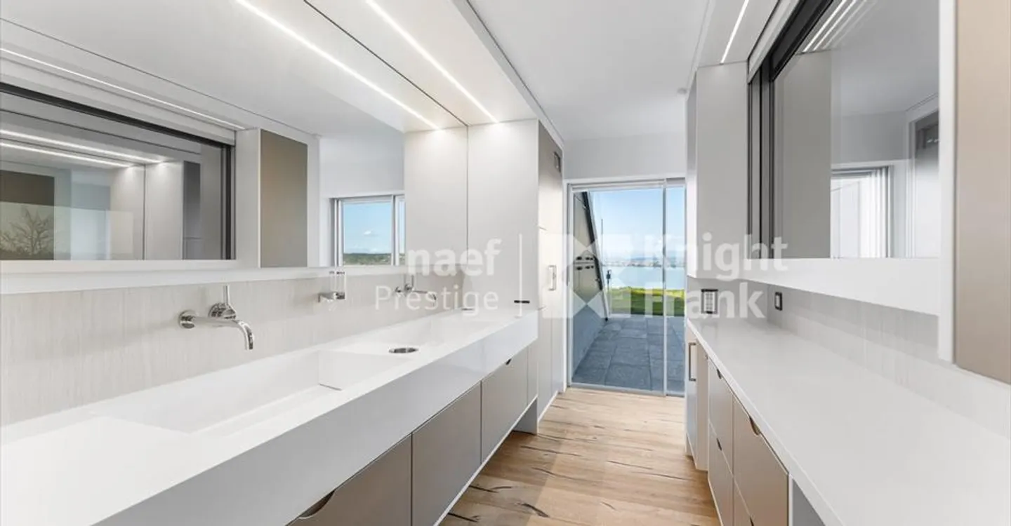 Elegante Casa Familiare con Vista Lago - Foto 6 di 10