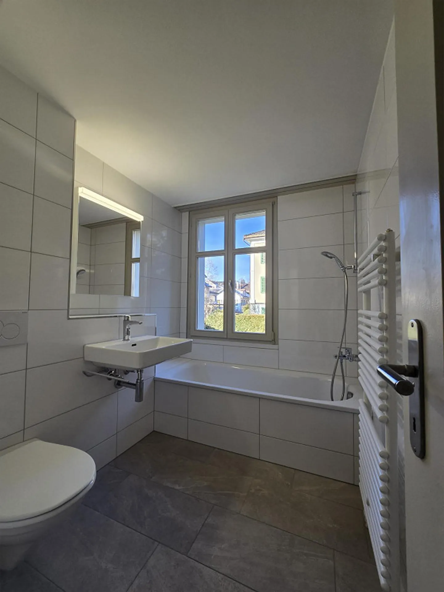 Newly renovated apartment in the green - Photo 2 of 5