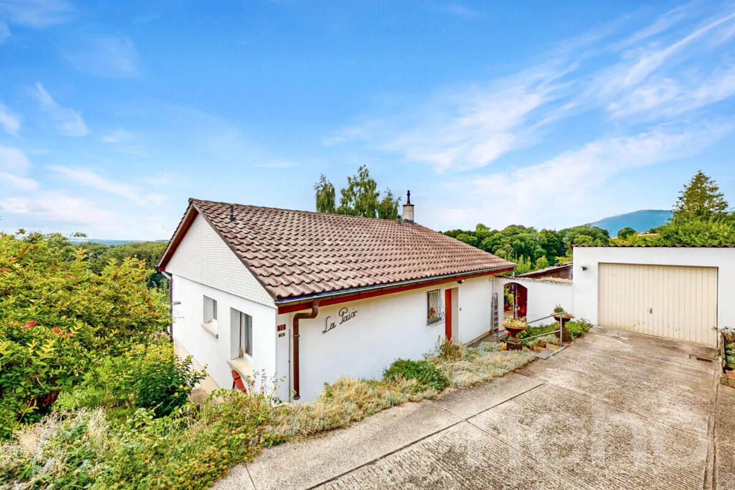 Casa affascinante con vista libera e grande potenziale - Foto 3 di 12