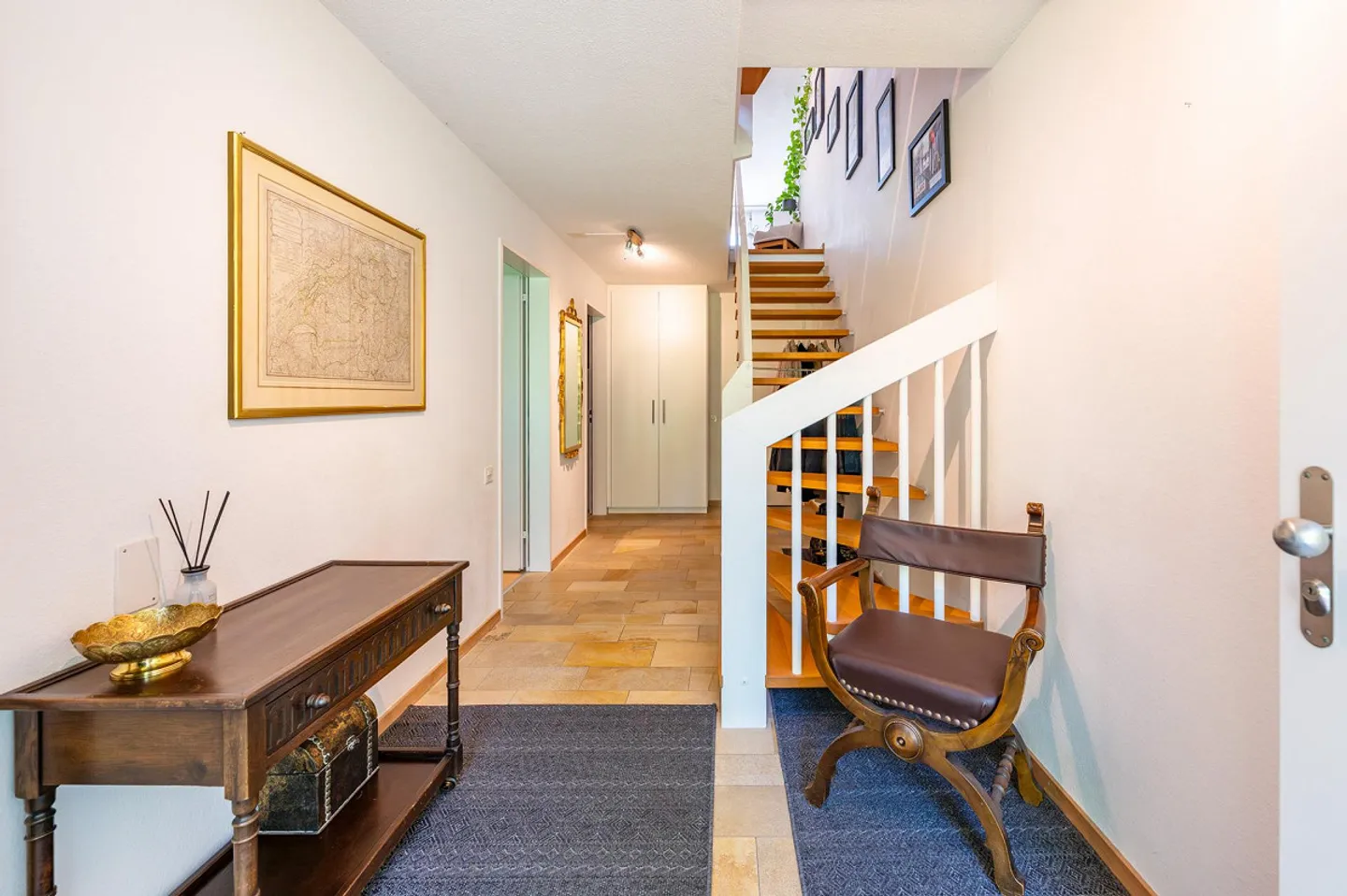 Reihenmittelhaus 5.5 Zimmer - Foto 3 von 12