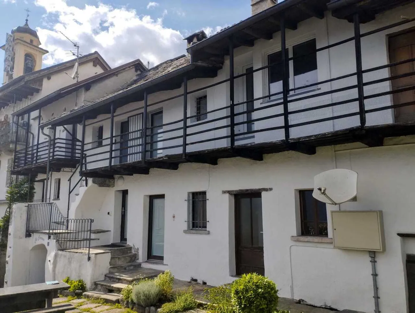 BRIONE SOPRA MINUSIO - Typical Ticinese House with stunning lake view - Photo 2 of 31