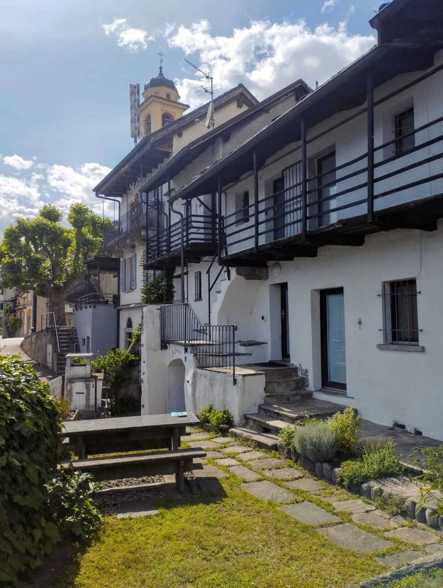 BRIONE SOPRA MINUSIO - Typical Ticinese House with stunning lake view - Photo 3 of 31