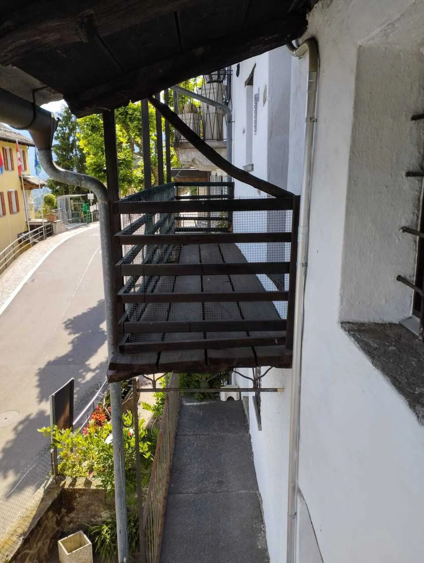 BRIONE SOPRA MINUSIO - Typical Ticinese House with stunning lake view - Photo 20 of 31