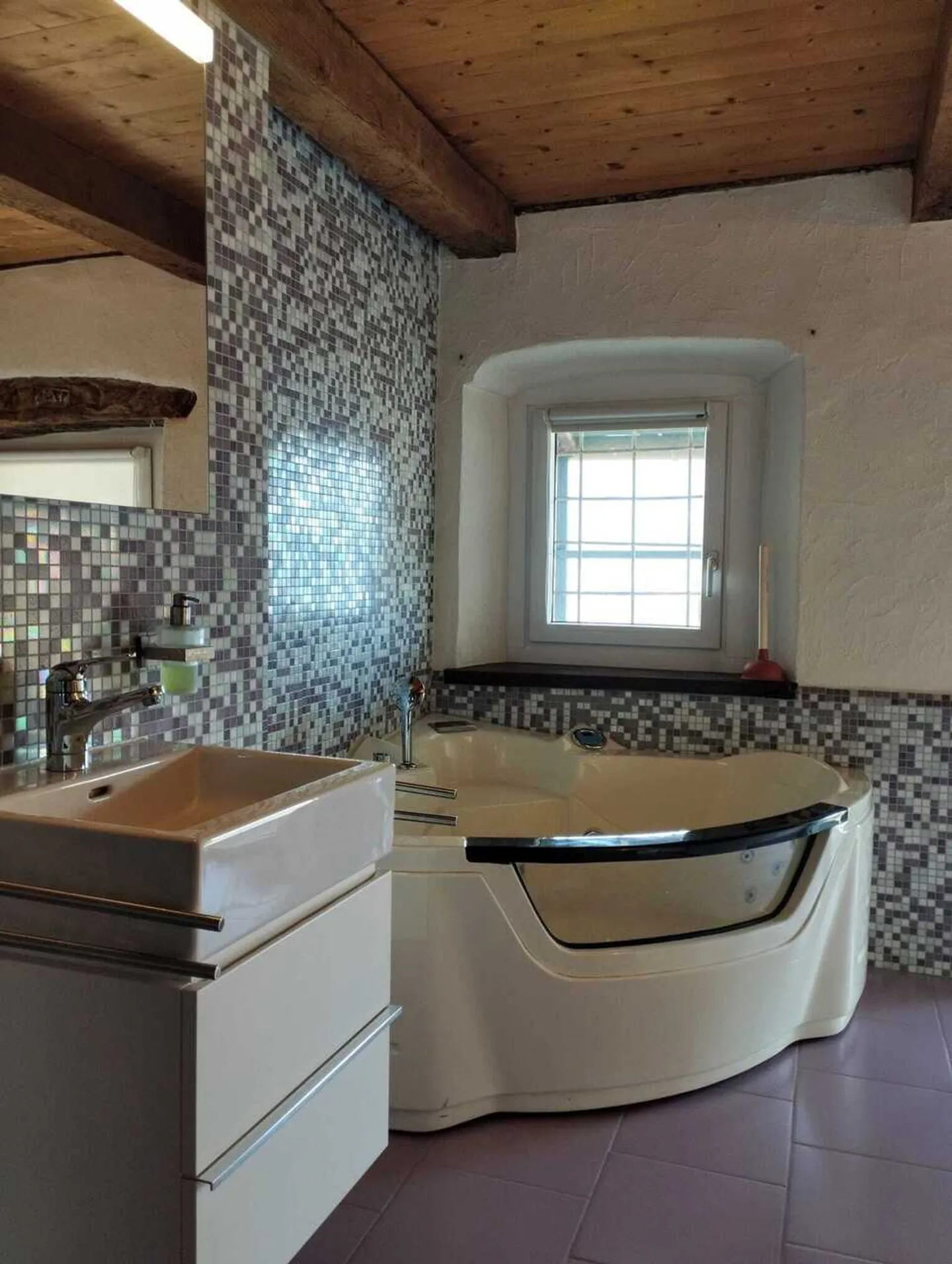 BRIONE SOPRA MINUSIO - Typical Ticinese House with stunning lake view - Photo 26 of 31