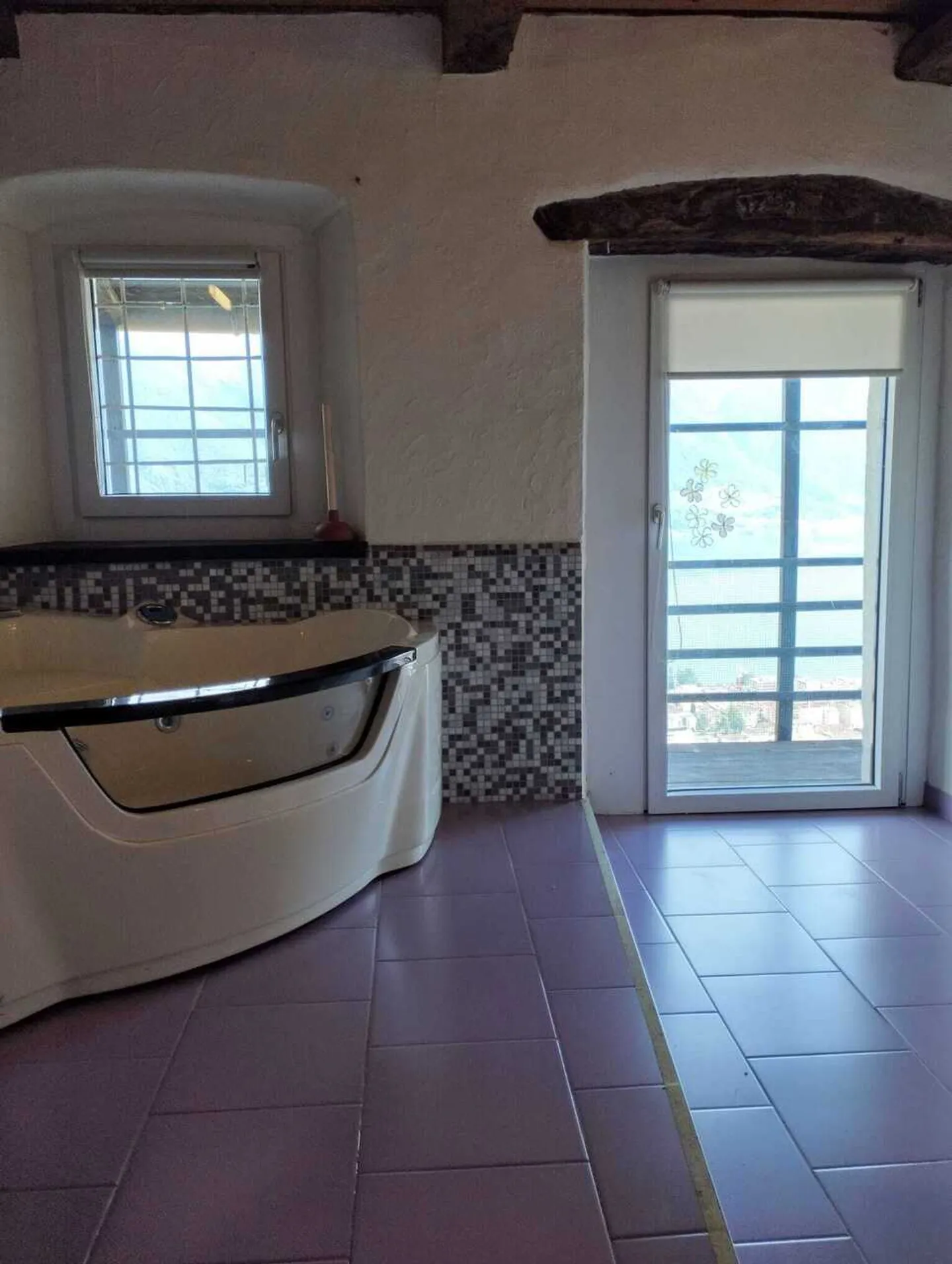 BRIONE SOPRA MINUSIO - Typical Ticinese House with stunning lake view - Photo 27 of 31